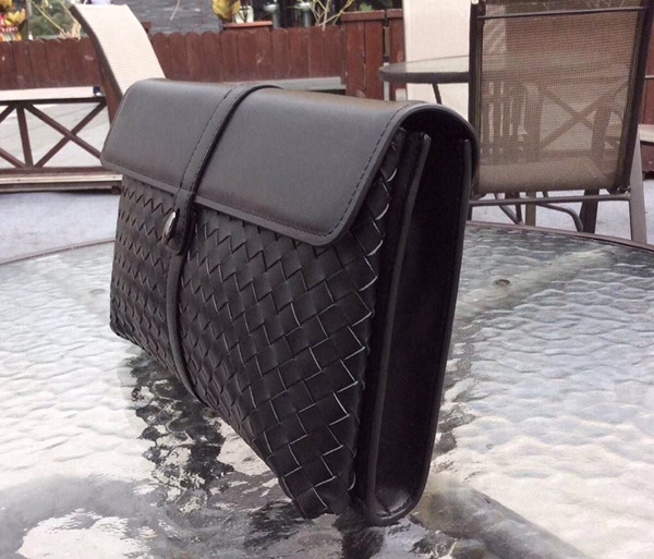 ボッテガヴェネタバッグ背面デザイン